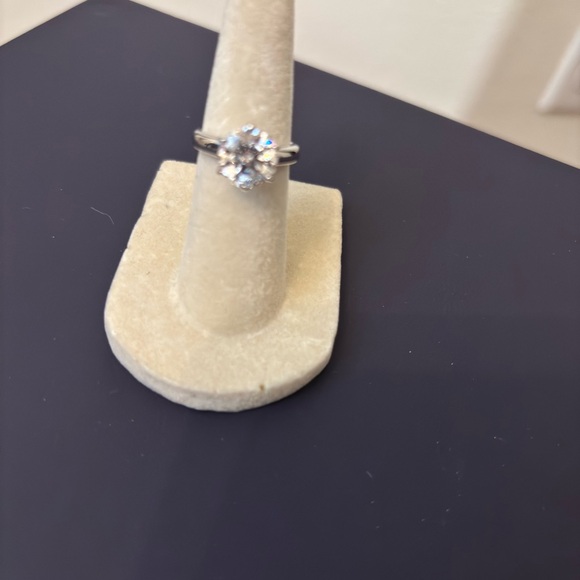 Cz Jewelry - CZ 925 QVC NWT Stunning Silver Women's Ring with Crystal Accent size 4